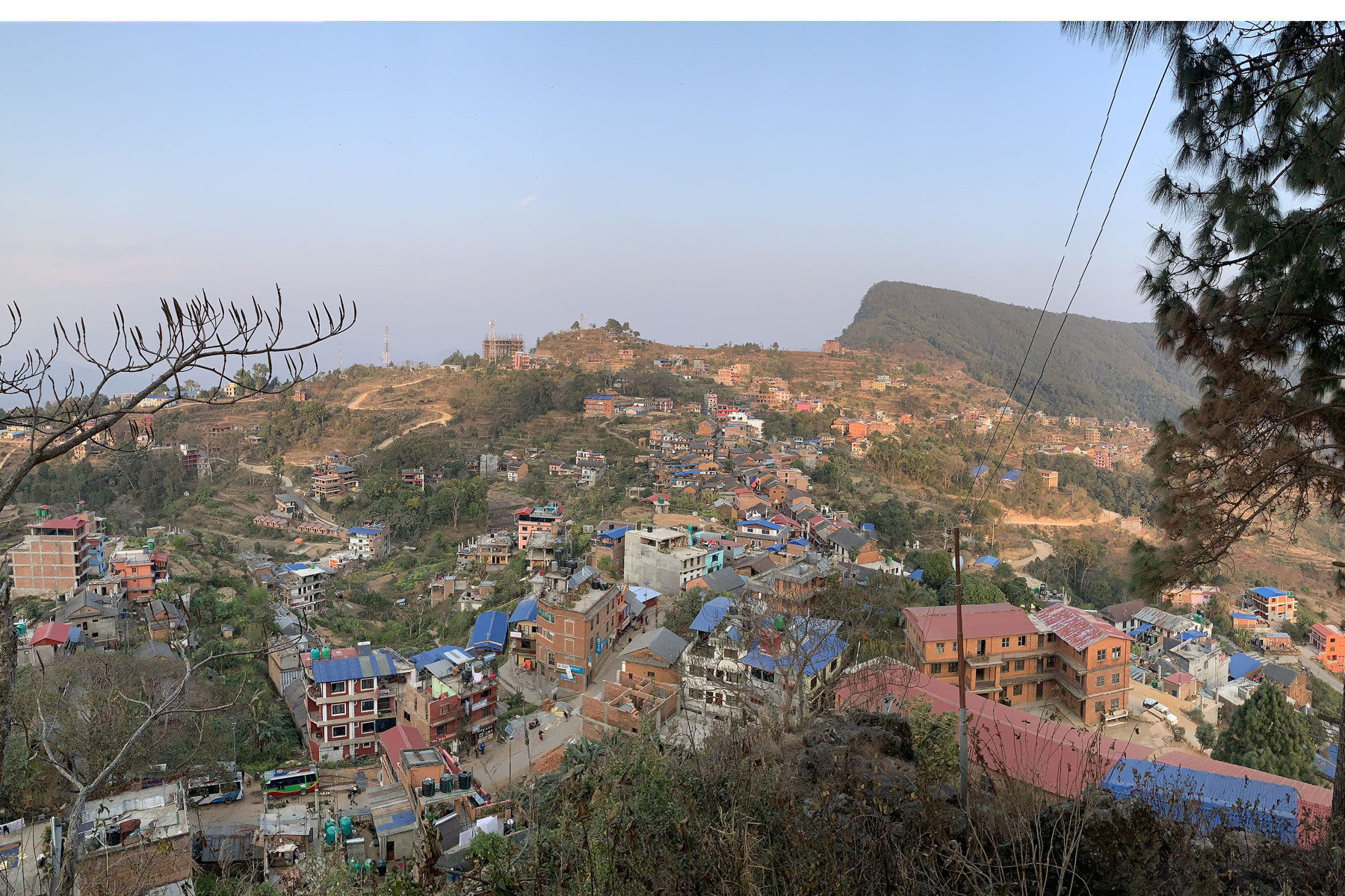 पहाडकी रानी नामले परिचित तनहुँको पर्यटकीय नगरी बन्दीपुर बजार । तस्बिर:कृष्ण न्यौपाने/रासस