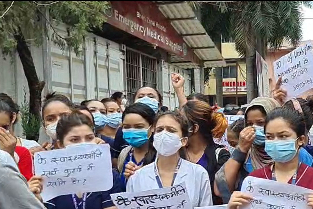 आन्दोलित स्वास्थ्यकर्मी